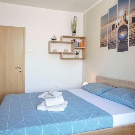 Apartmaji Pri Bosi Nogi Изола Экстерьер фото