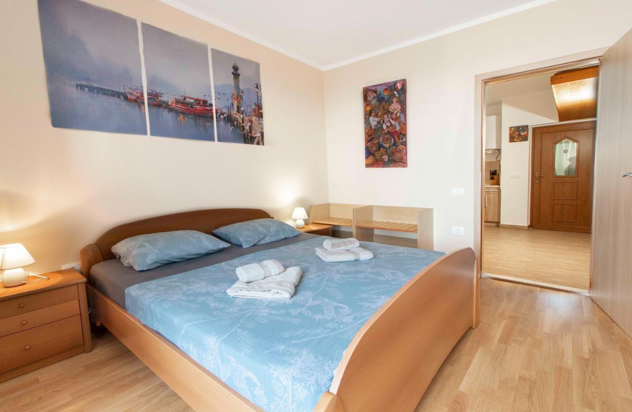 Apartmaji Pri Bosi Nogi Изола Экстерьер фото