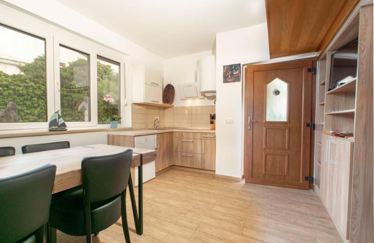 Apartmaji Pri Bosi Nogi Изола Экстерьер фото