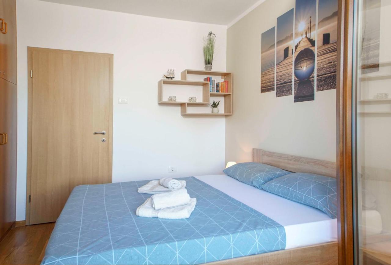 Apartmaji Pri Bosi Nogi Изола Экстерьер фото