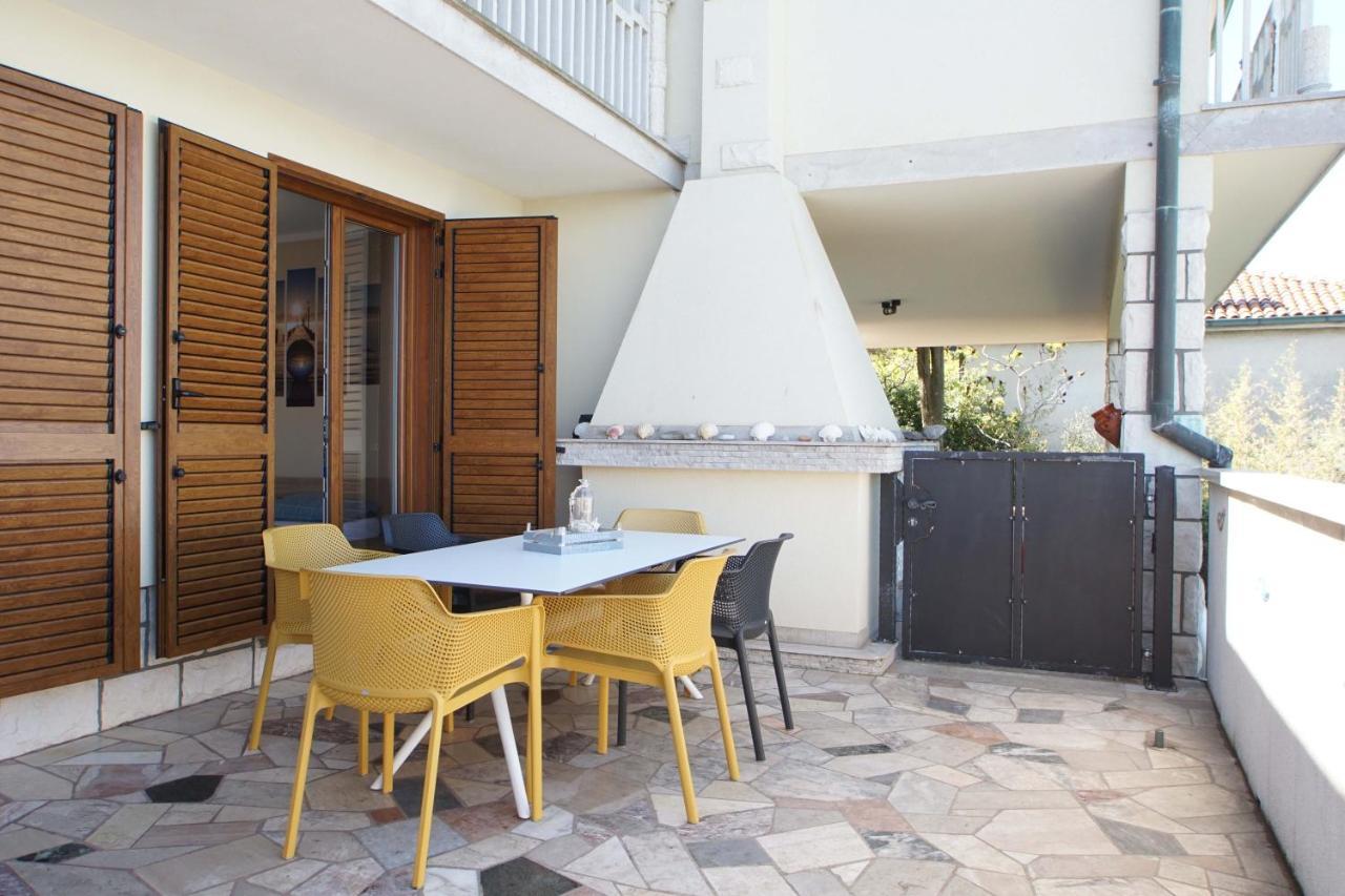 Apartmaji Pri Bosi Nogi Изола Экстерьер фото